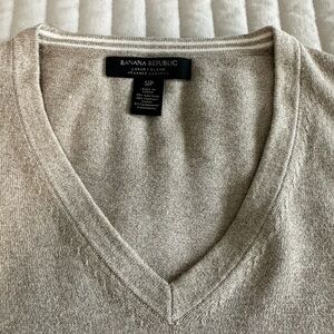 Men’s Banana Republic v-Neck sweater sz S
